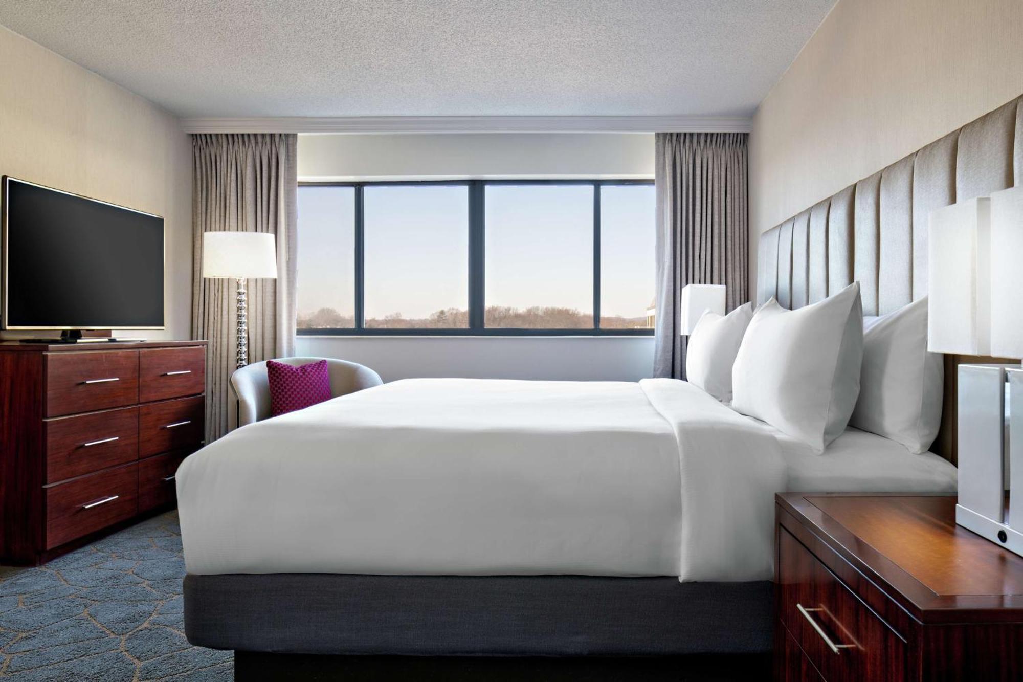 Doubletree By Hilton Fairfield Hotel & Suites Exterior photo