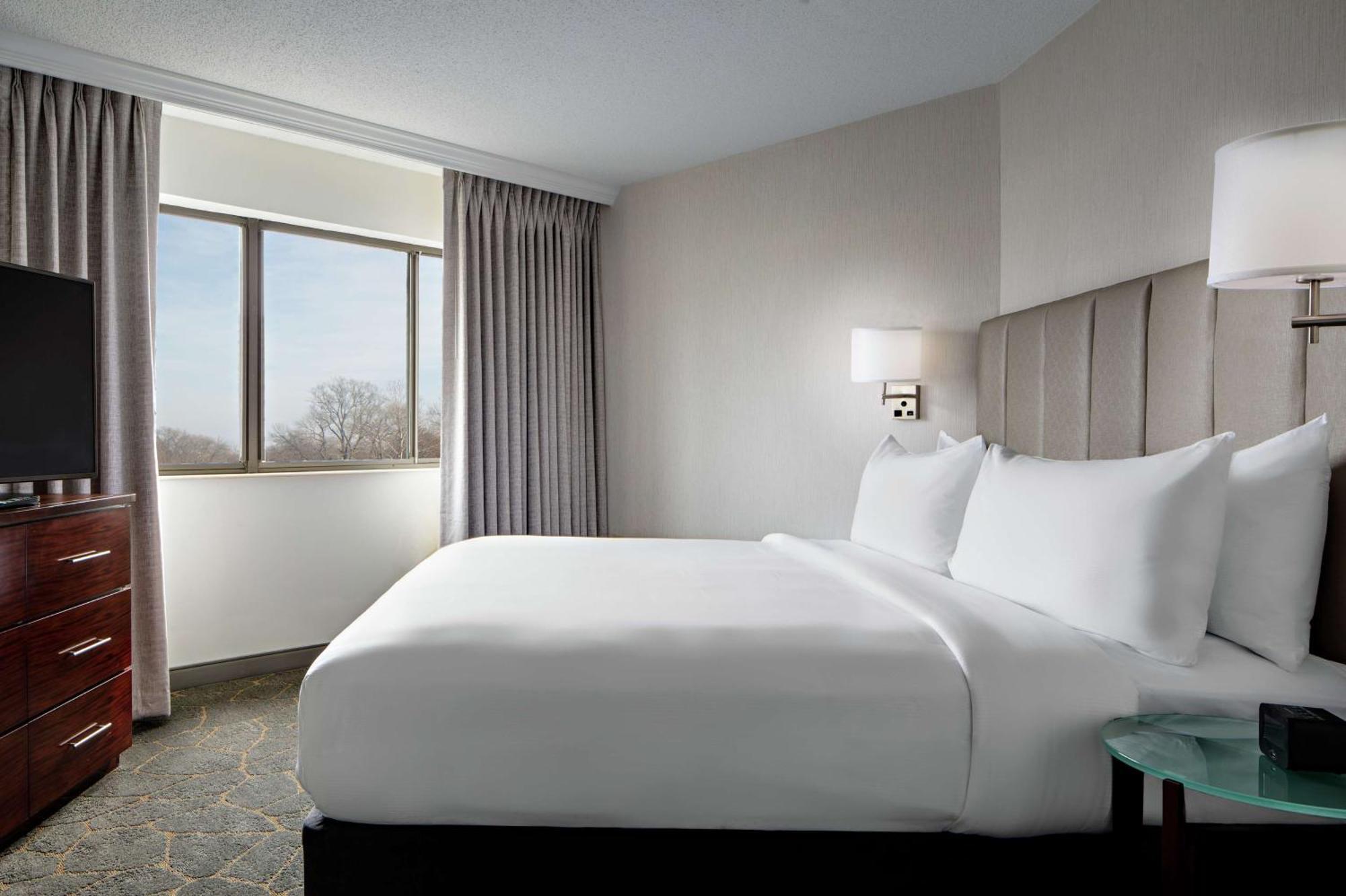 Doubletree By Hilton Fairfield Hotel & Suites Exterior photo