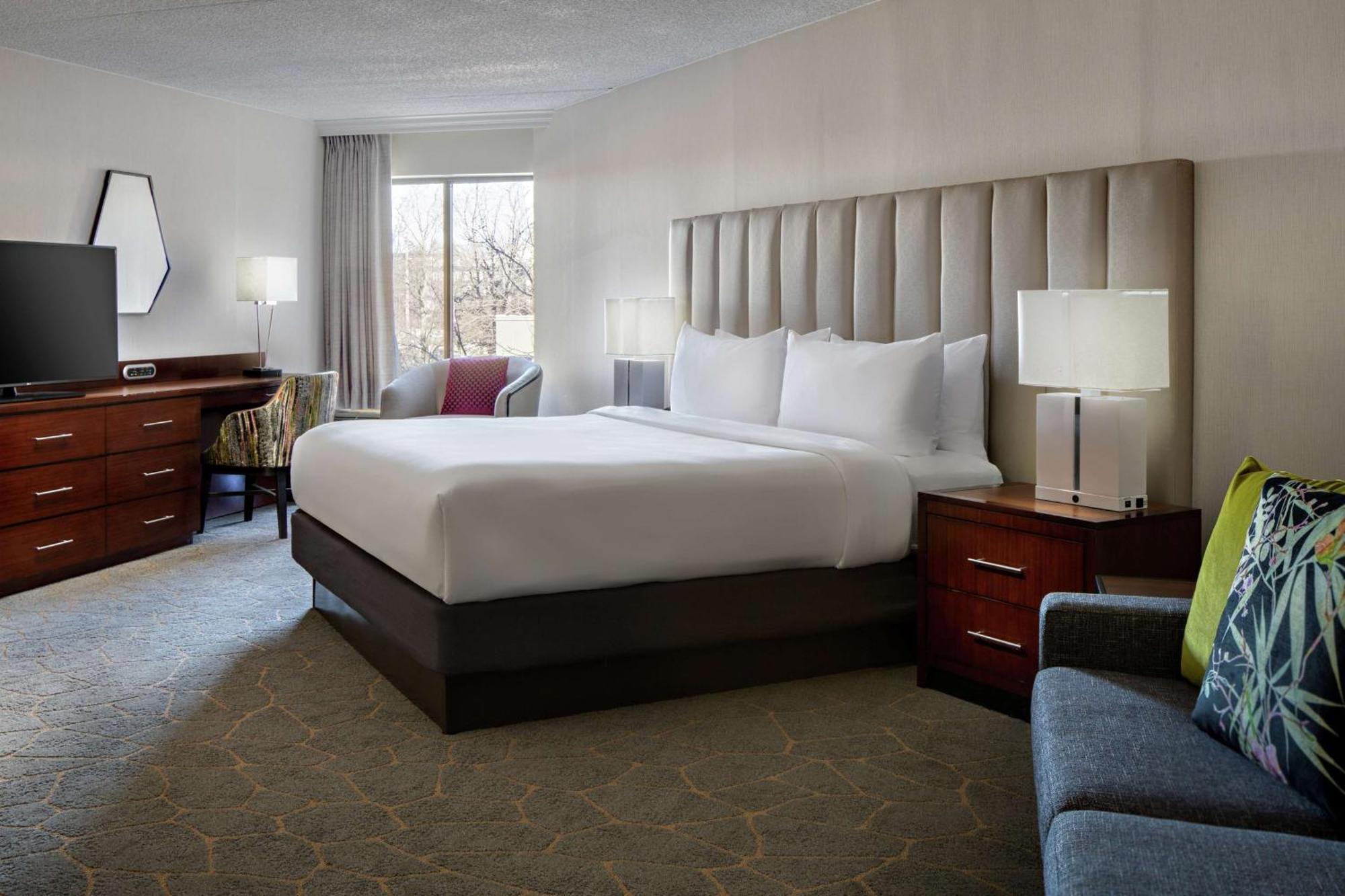 Doubletree By Hilton Fairfield Hotel & Suites Exterior photo