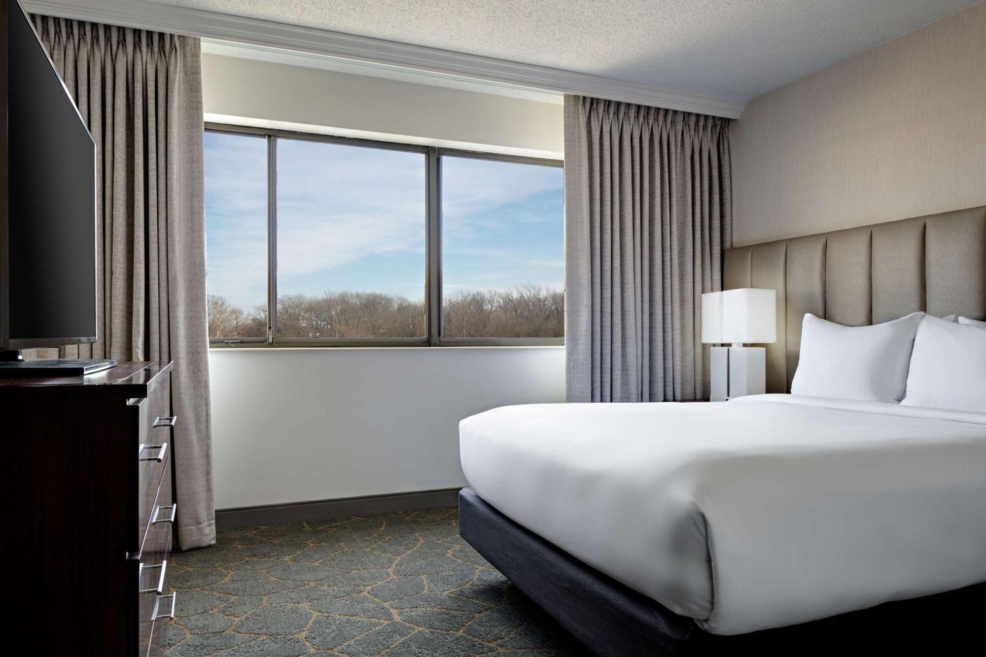Doubletree By Hilton Fairfield Hotel & Suites Exterior photo