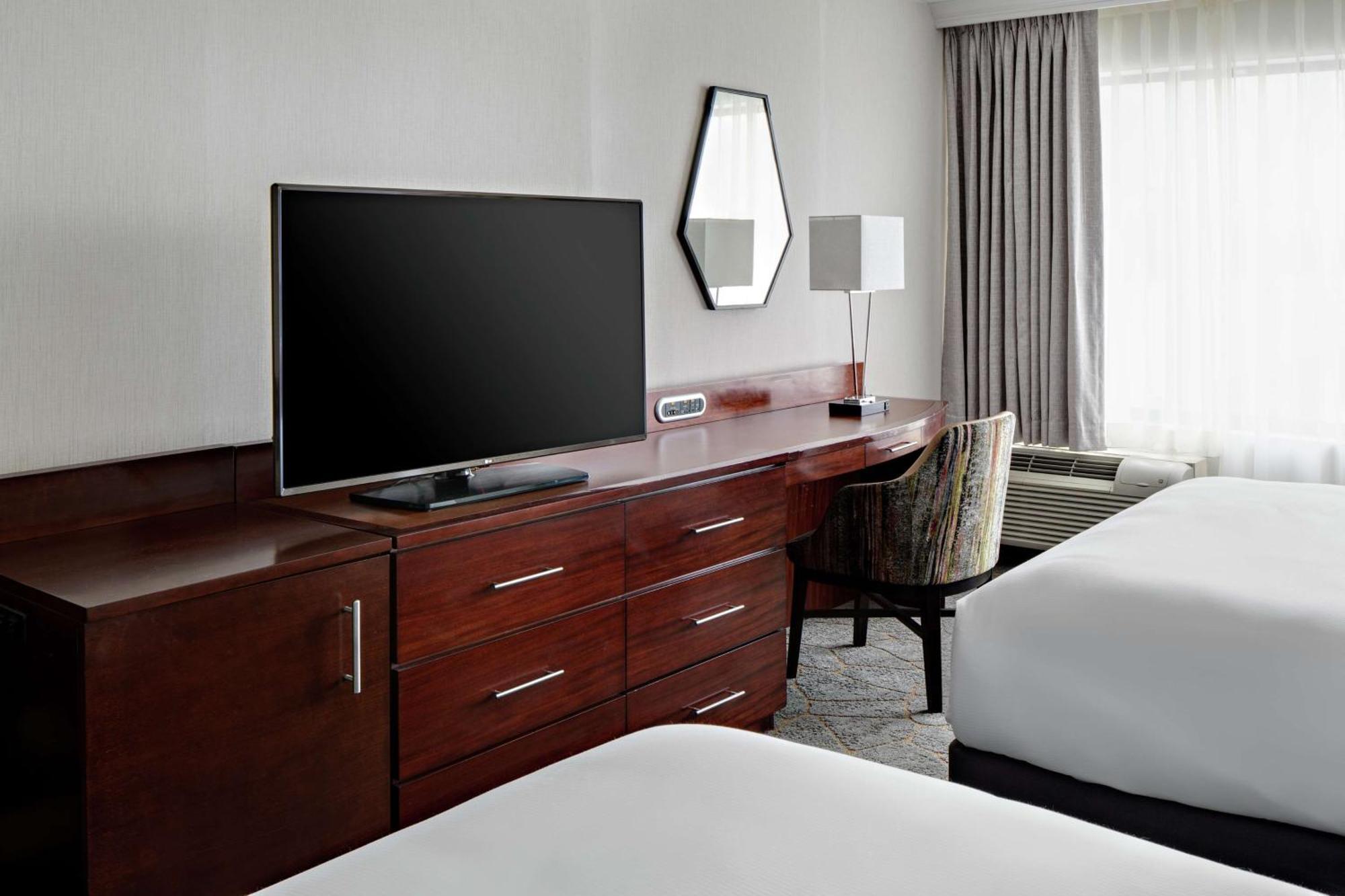 Doubletree By Hilton Fairfield Hotel & Suites Exterior photo