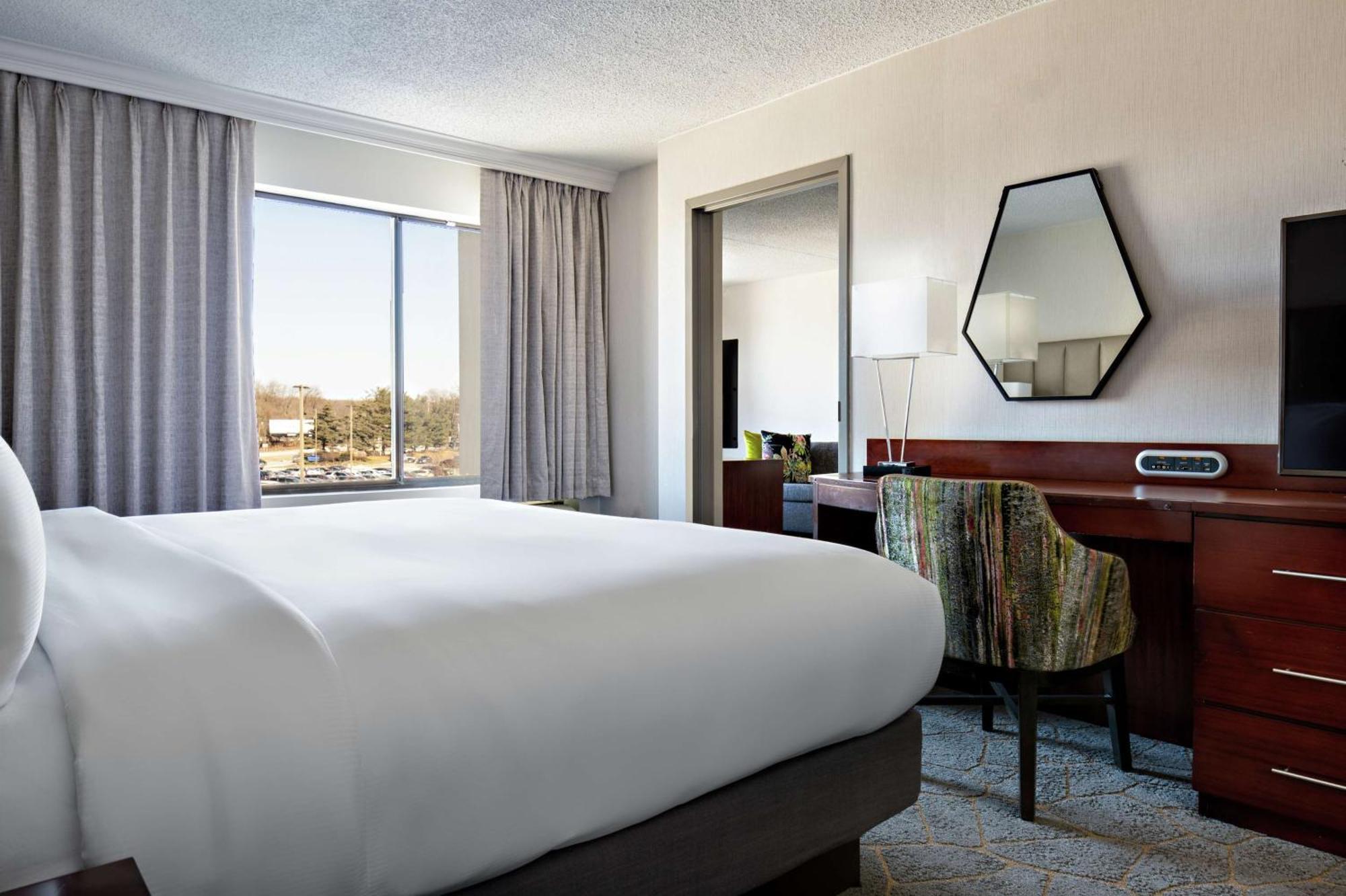 Doubletree By Hilton Fairfield Hotel & Suites Exterior photo