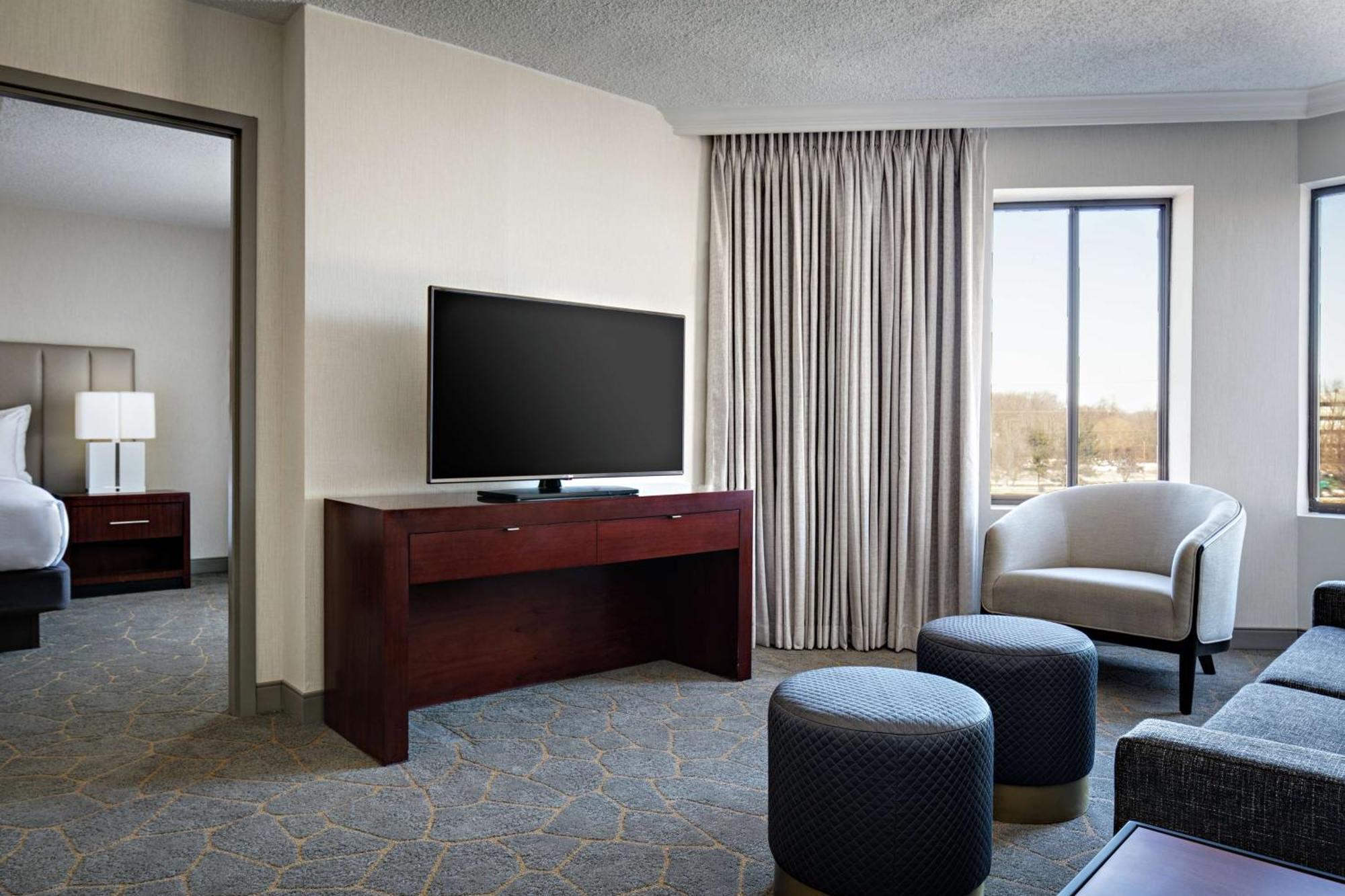Doubletree By Hilton Fairfield Hotel & Suites Exterior photo