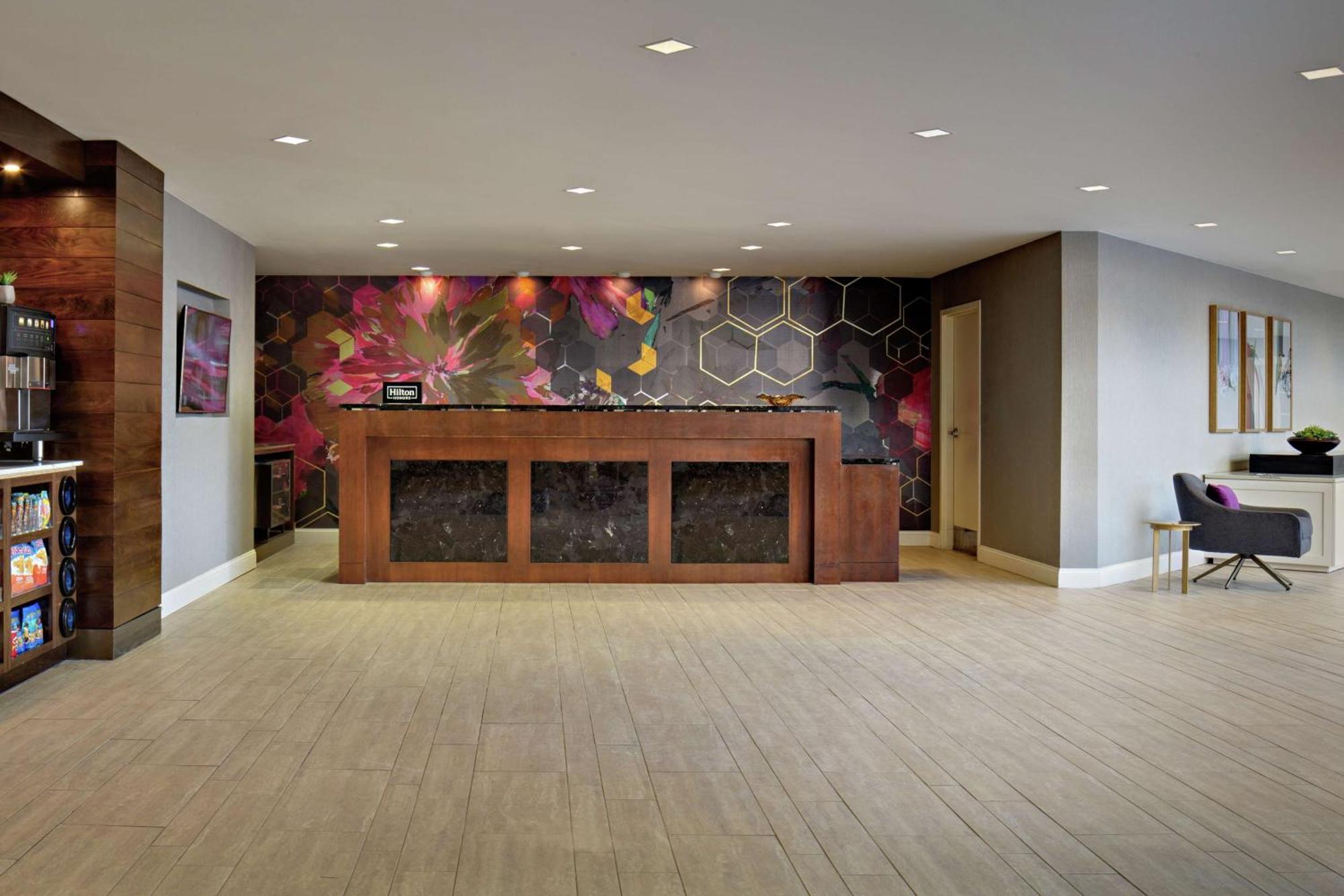Doubletree By Hilton Fairfield Hotel & Suites Exterior photo