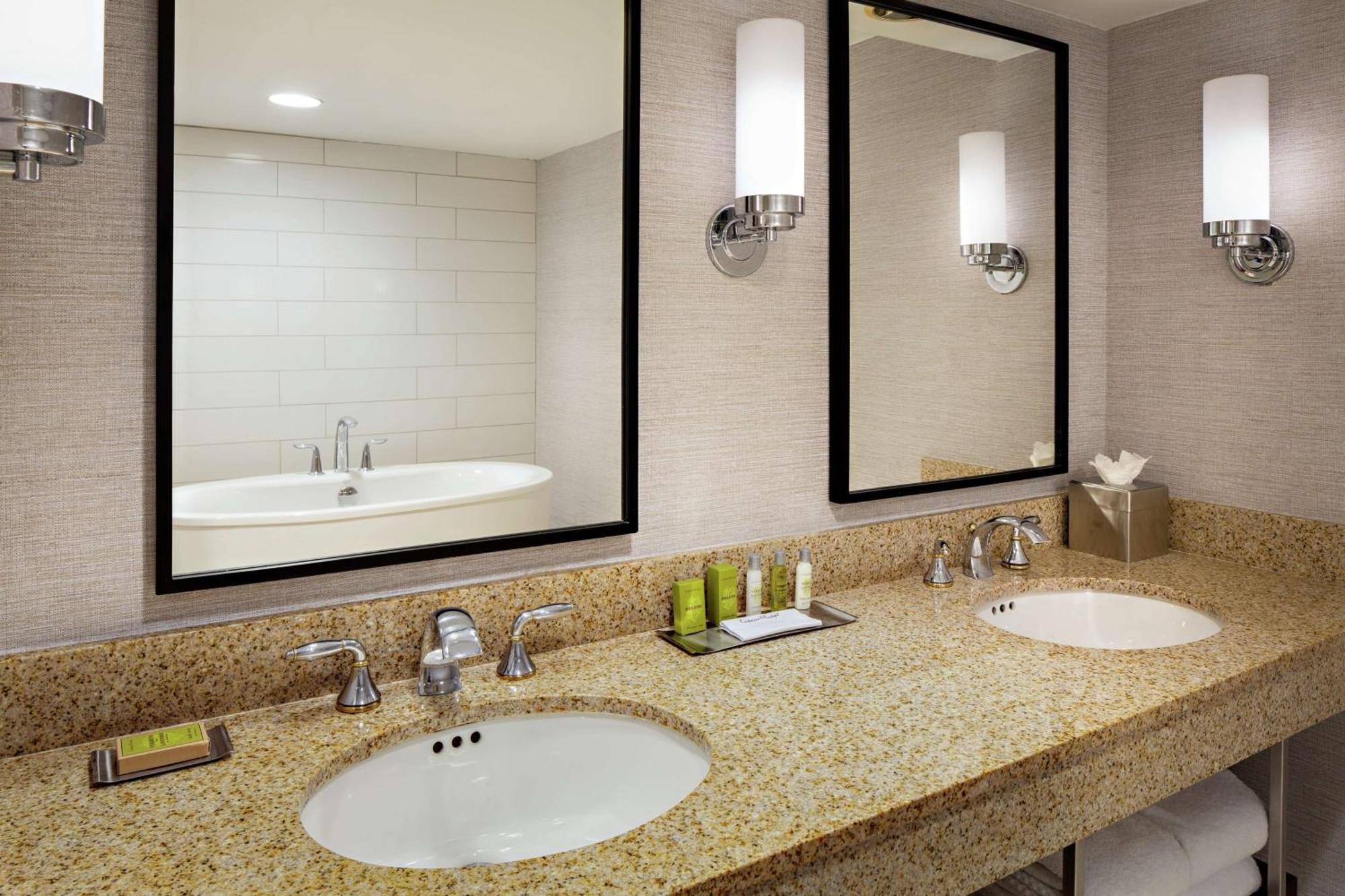 Doubletree By Hilton Fairfield Hotel & Suites Exterior photo